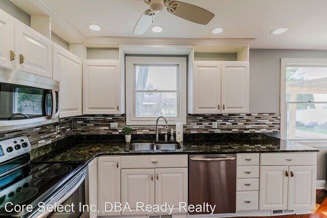 Building Photo - 3 br, 2.5 bath House - 1147 Nantucket Ave
