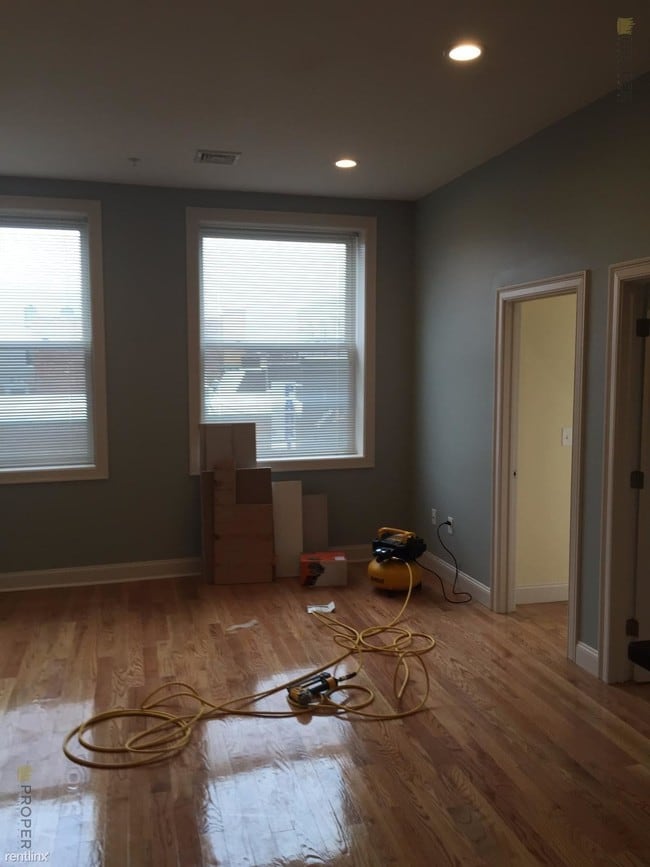 Building Photo - 3 br, 1 bath  - 337 Moody St