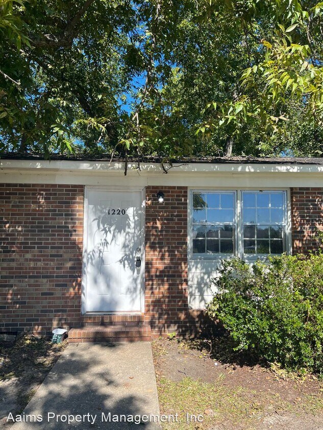 2 br, 1.5 bath House 1220 Southwood Drive House for Rent in