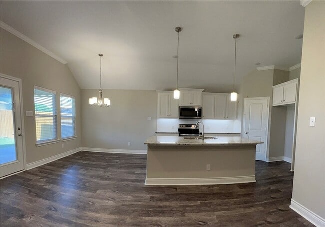 Building Photo - 704 Tippit Ln
