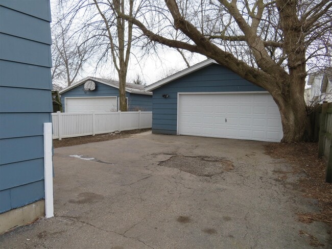 Building Photo - 1615 87th Pl