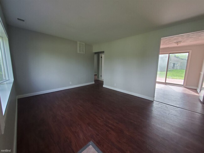 Building Photo - 3 br, 1 bath House - 26415 Beaconsfield St