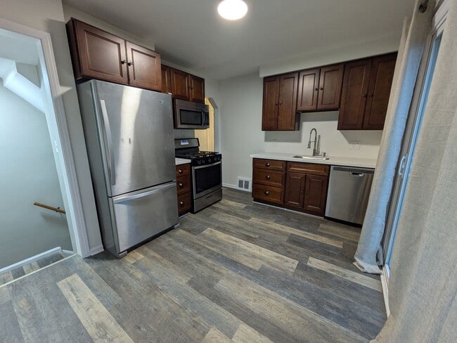 Building Photo - Spacious Royal Oak Bungalow