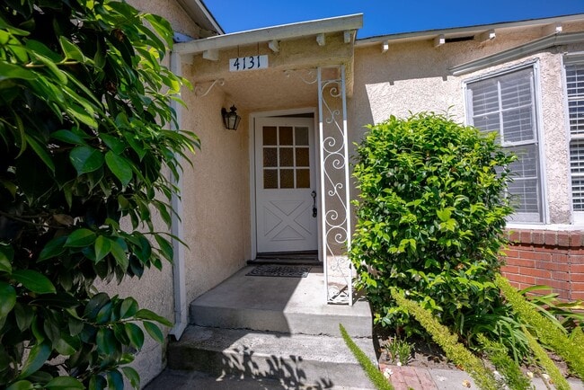 Building Photo - LAKEWOOD VILLAGE  3BR, 2BATH,             ...