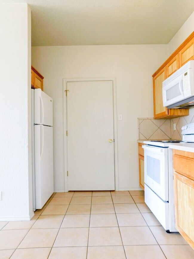 Foto del edificio - 3707 Littleleaf Dr