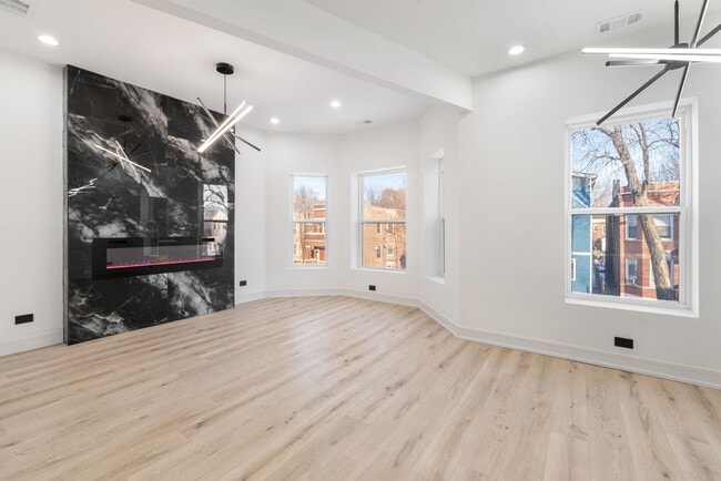 Foto del edificio - 6430 S Eberhart Ave