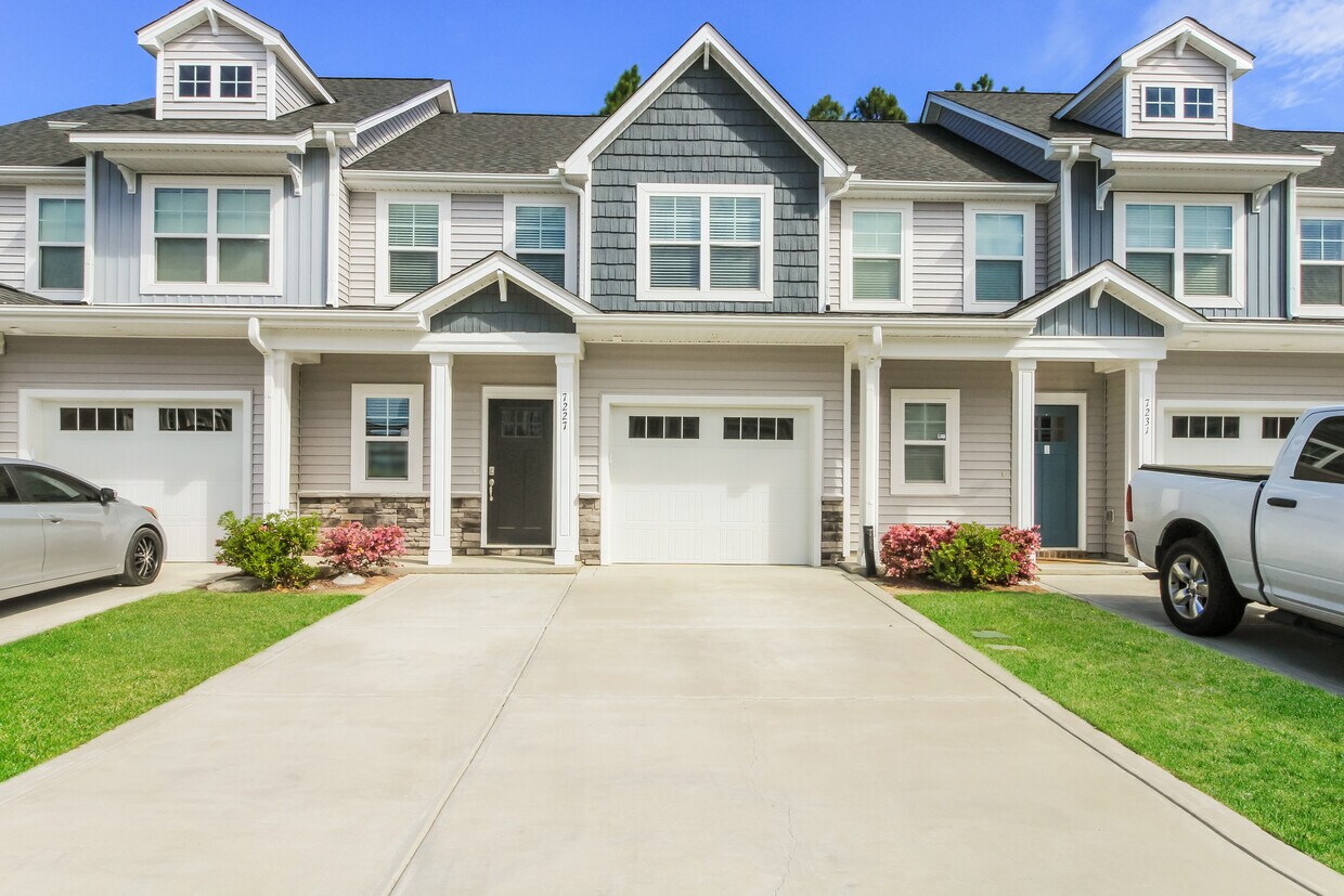 Foto principal - 7227 Bellacroft Dr