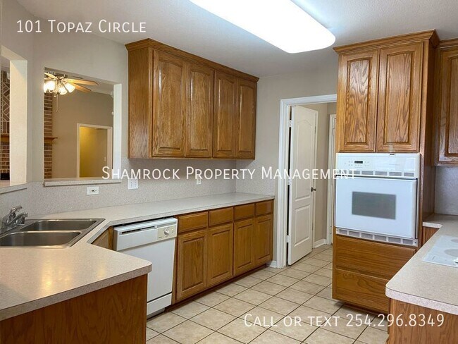 Building Photo - Imperial Estates 3 Bedroom