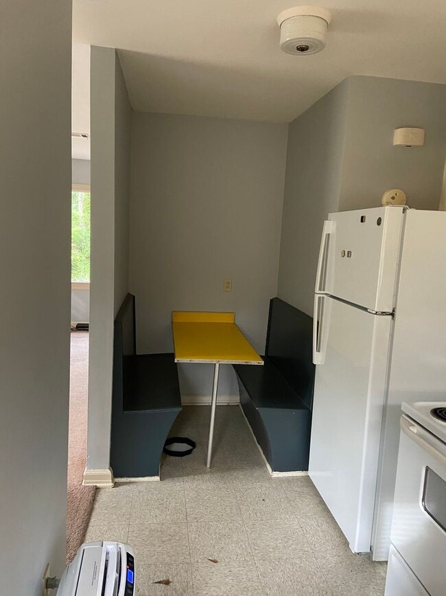 Foto del edificio - 1315 Azalea Dr