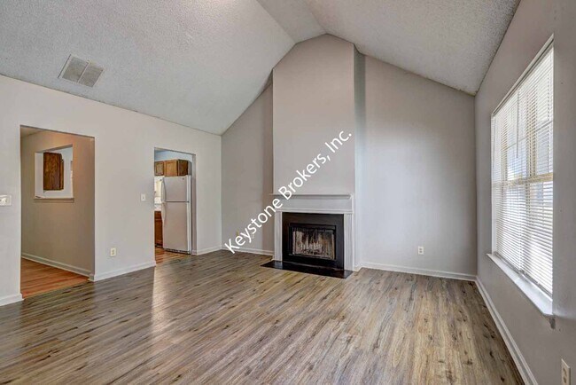 Building Photo - 1736 Park Pl