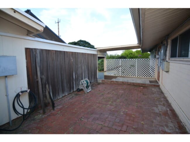 Building Photo - Kailua Studio at Kalaheo Hillside