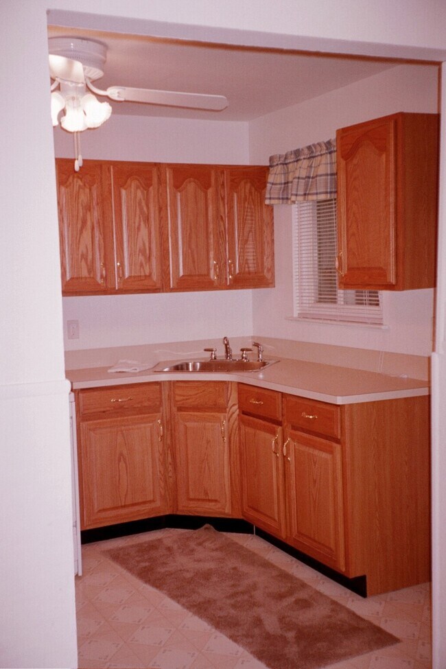 Building Photo - 741 Taylor Ave