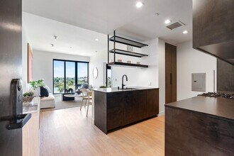 Building Photo - Arya