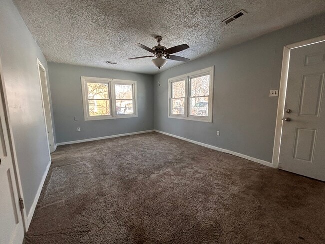 Foto del edificio - Cute 3 Bed 1 Bath Home -SECTION 8 APPROVED!