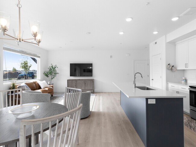 Building Photo - Dazzling AF Condo!