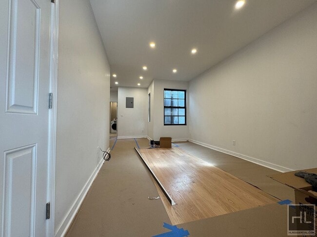 Building Photo - 31 AVENUE