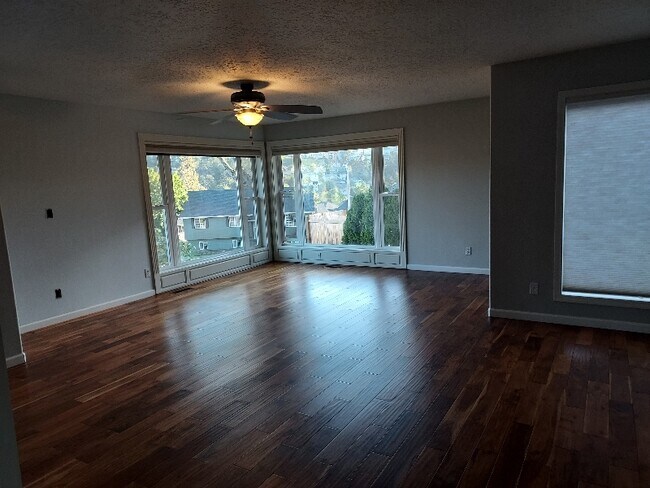 Foto del edificio - 1357 Cathlamet Ct NW
