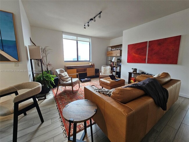 Foto del edificio - 999 SW 1st Ave