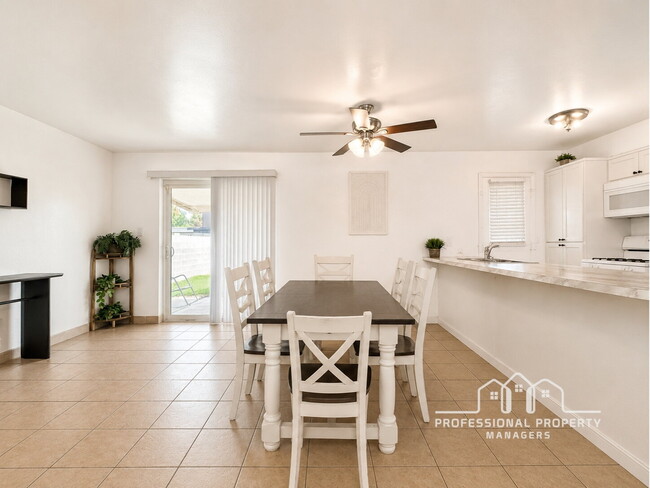 Building Photo - 611 E Hacienda Dr