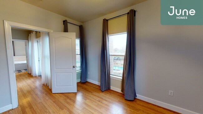 Foto del edificio - Queen room in 4-bed/4.0-bath Home