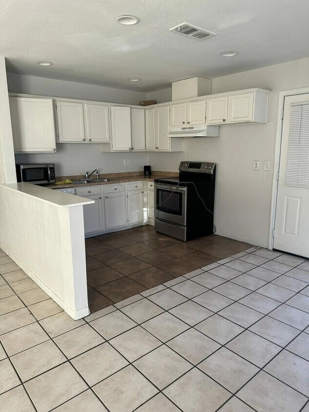 Primary Photo - Rent to own 3 bedrooms 2 bathrooms NO HOA!...