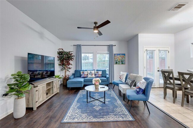 Foto del edificio - 7510 Lazy Creek Dr