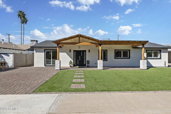 Building Photo - 8632 E Highland Ave