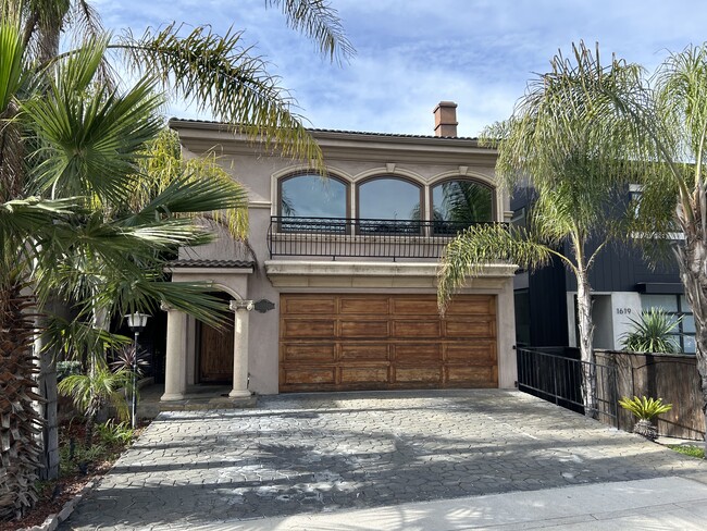 Apartment in lower part of house - 1611 Monterey Blvd