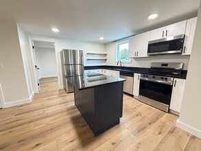Building Photo - 20 Poirier Pl