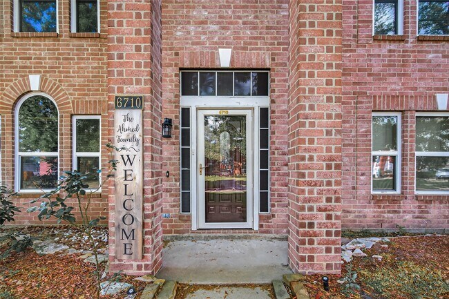 Foto del edificio - 6710 Creek Village Dr