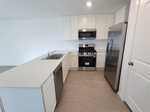 Building Photo - 929 Capracotta Dr
