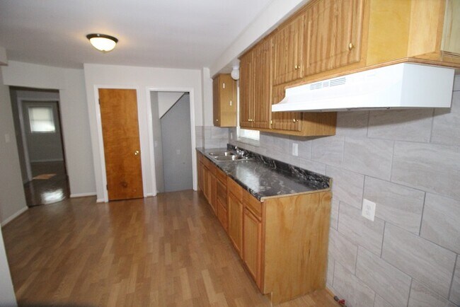 Foto del edificio - 22423 Lambrecht Ave