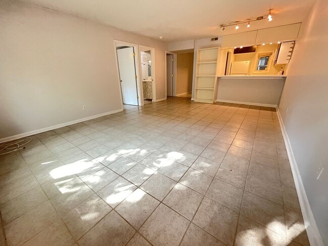 Building Photo - Sleek, Modern Two bedroom Chancellor Squar...