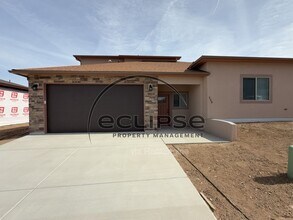 Building Photo - 250 Sasha St