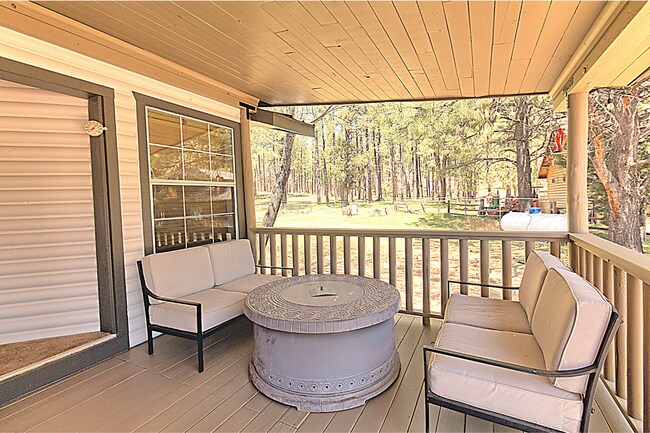 Foto del edificio - Furnished Two Bedroom Home