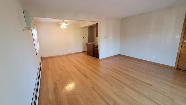 Building Photo - 11180 Moraine Dr