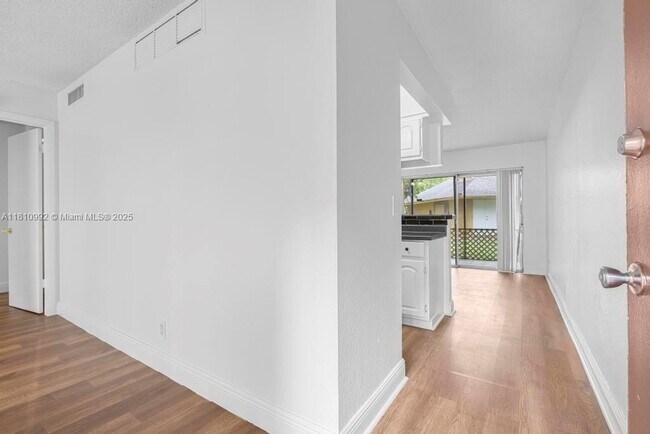 Foto del edificio - 4525 Treehouse Ln