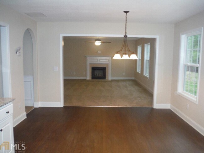 Foto del edificio - 933 Roxeywood Dr
