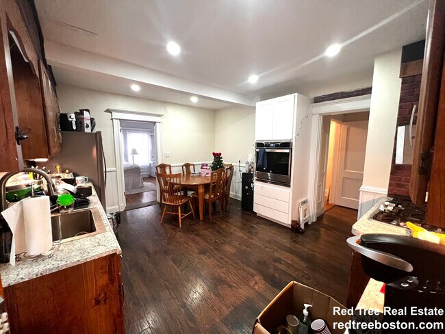 Foto del edificio - 200 Commonwealth Ave