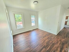 Building Photo - 483 Ferry St