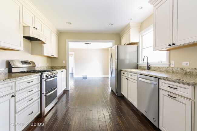Building Photo - 367 Sunset Dr