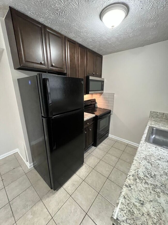 Foto del edificio - Beautiful 2-Bedroom Townhome in the Highly Sought-After Buford School District!