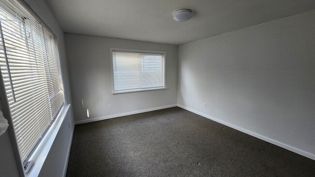 Building Photo - Pleasant Valley Shopping Center Residential