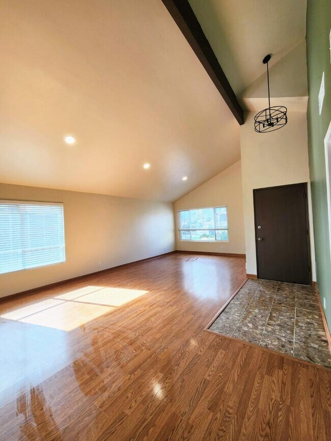 Foto del edificio - 1897 Cabrena St