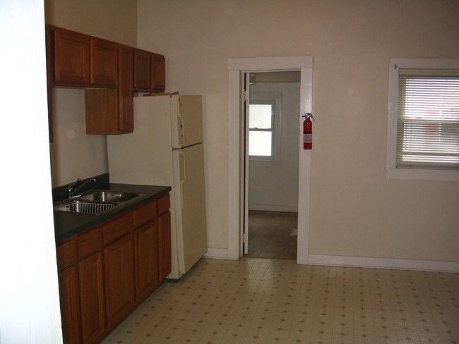 Kitchen - 417 E 9th St