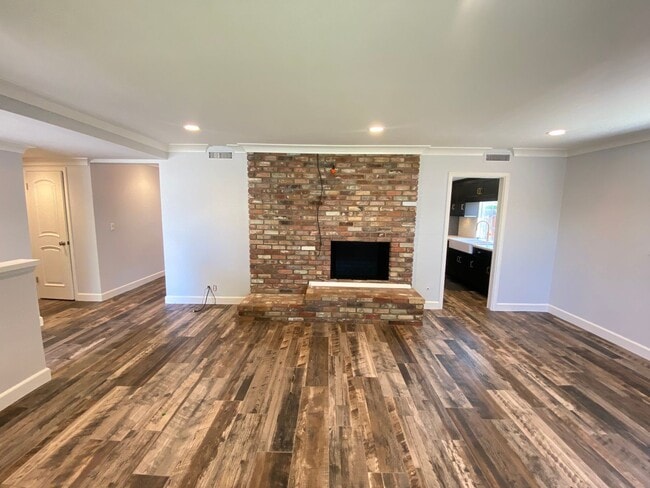 Gorgeous 3 bedroom 2 bath single family ho... - Gorgeous 3 bedroom 2 bath single family ho... House