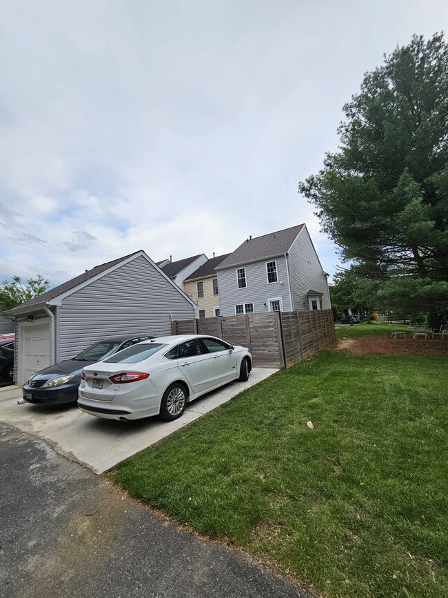 Building Photo - 16831 Centerfield Way