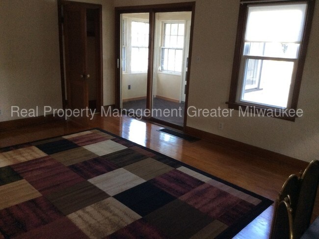 Building Photo - 4 Bedroom Single Family
