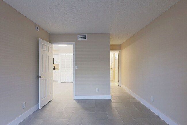 Foto del edificio - 5331 Summerlin Rd