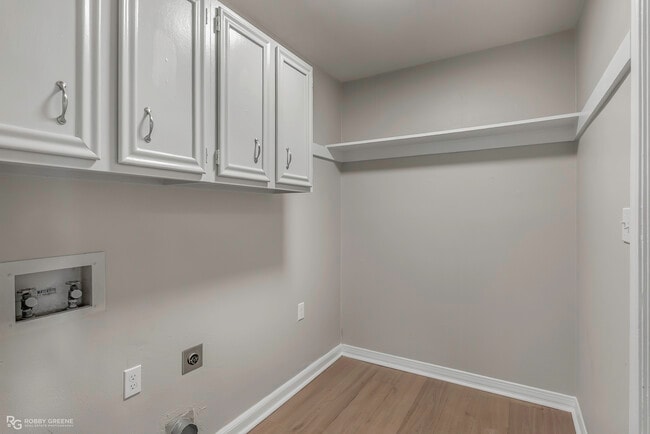 Building Photo - 10048 Alondra St